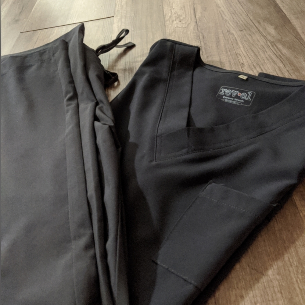 Like-New REVEL Women's Light Grey Scrub SET Medium